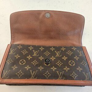 Vintage LV clutch